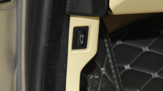 BMW F01 F10 F30 bagāžnieka poga